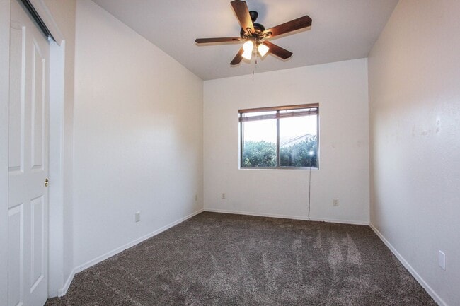 Building Photo - Granville Amenities! 3 Bedroom 2 Bath Home