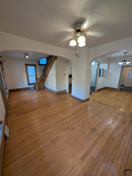 Building Photo - 306 Grove St