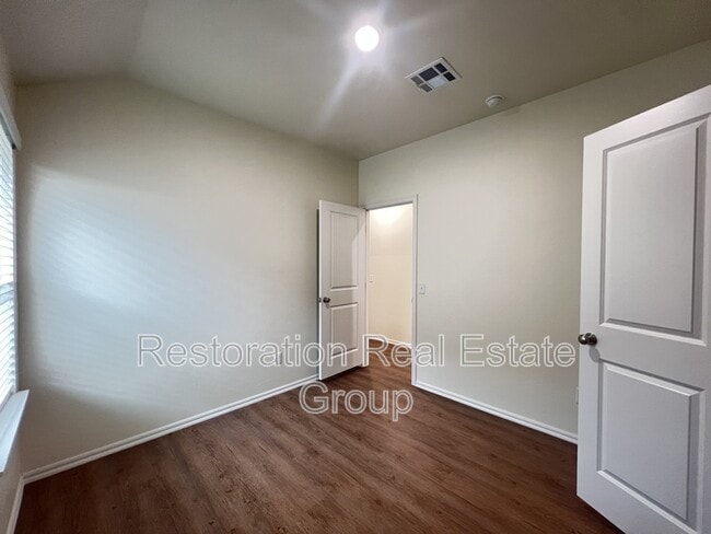 Building Photo - 11411 University
