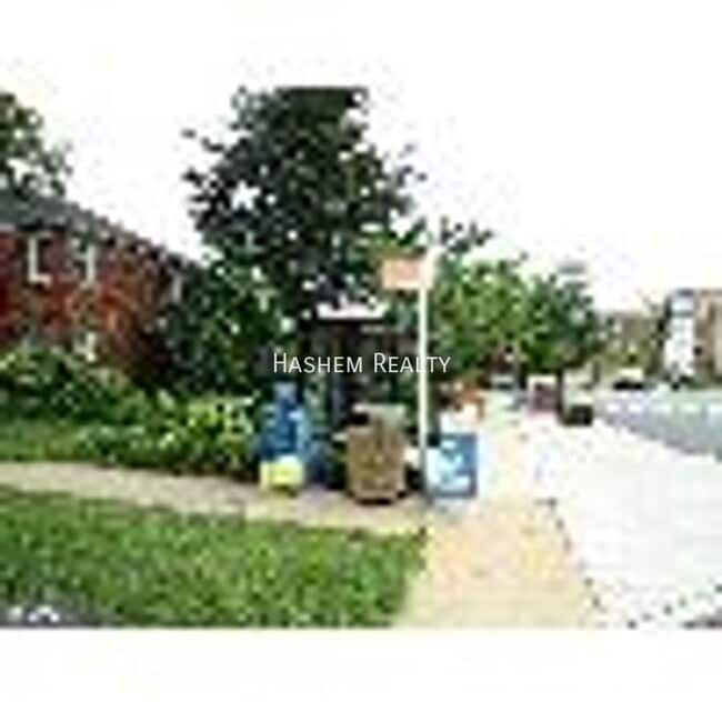 Building Photo - 223 N George Mason Dr