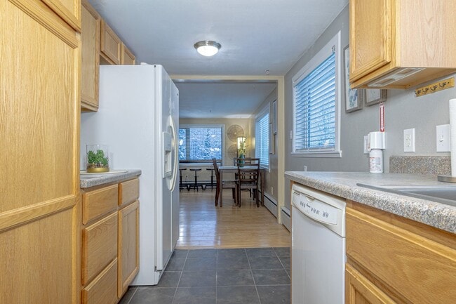 Building Photo - Old Airport Road 4751-VS