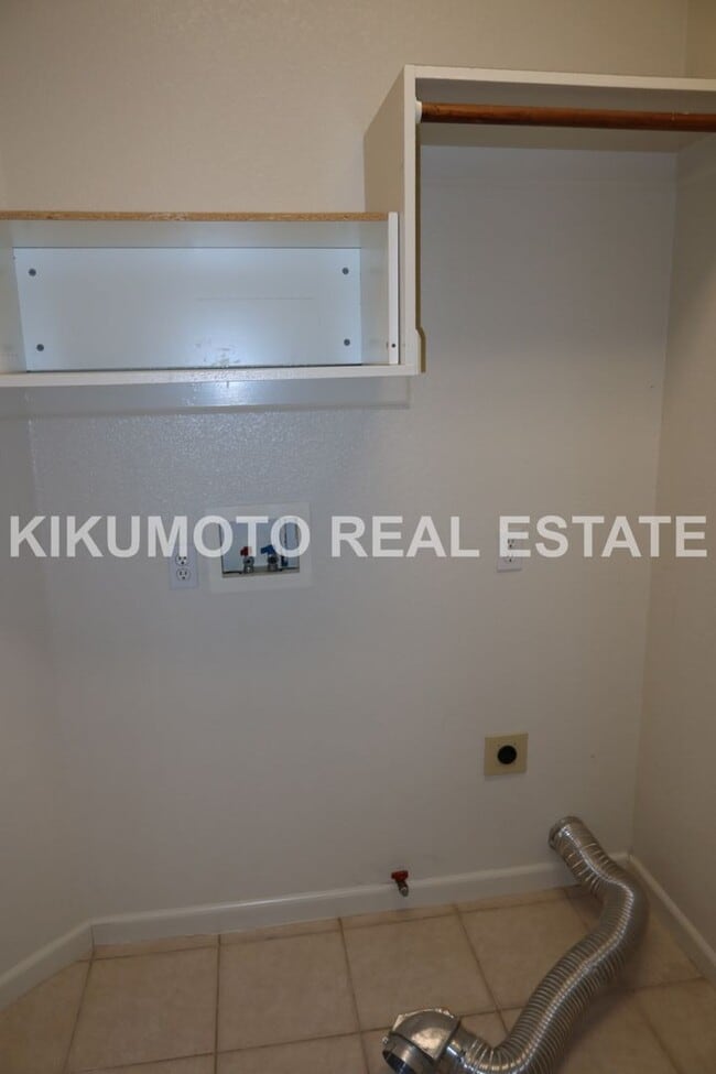 Building Photo - Lakefront 4 bedroom, 3 bath, 3 car  in the Lakeside Community