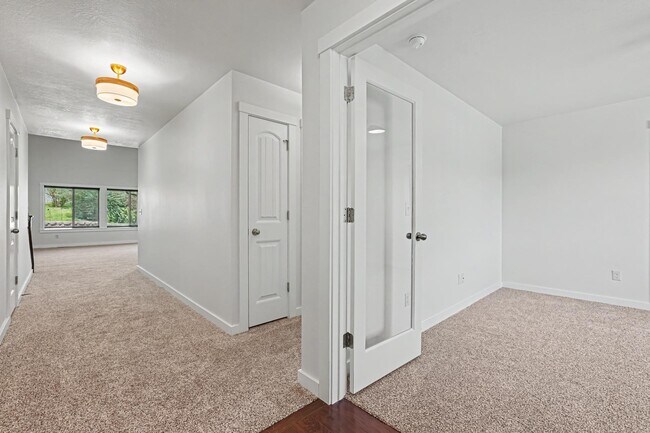 Building Photo - 2040 Kelly Dr