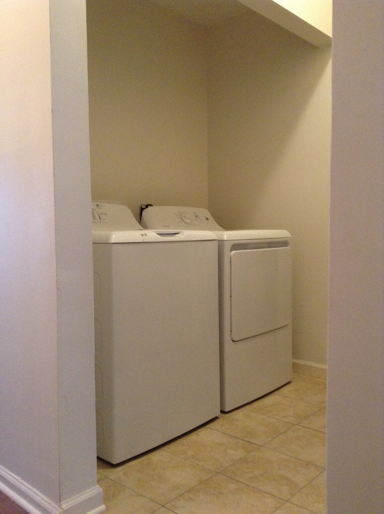 Building Photo - 3504 Vista Ave