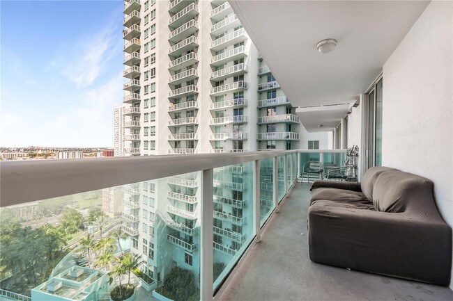 Building Photo - 1800 N Bayshore Dr