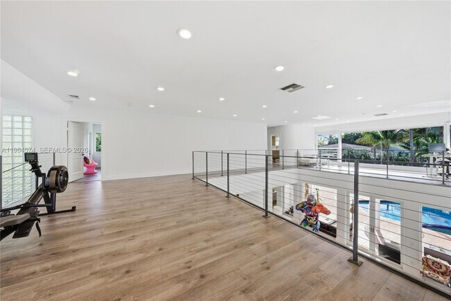 Building Photo - 3401 NE 165th St