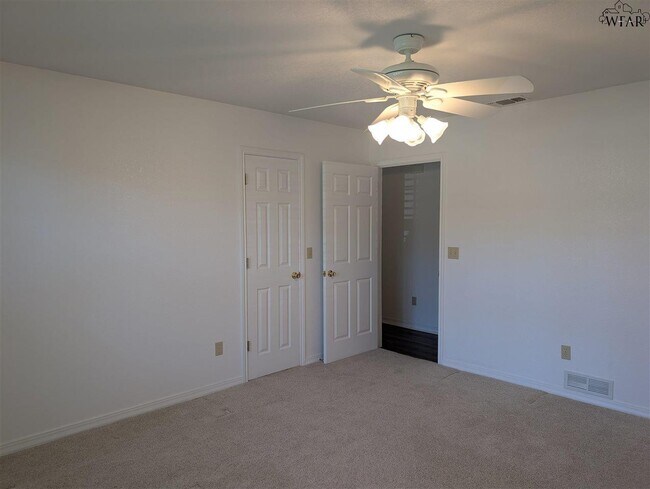 Building Photo - 1431 Cherokee Cir