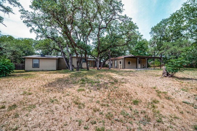 Building Photo - CASTLE HILLS FAMILY HOME