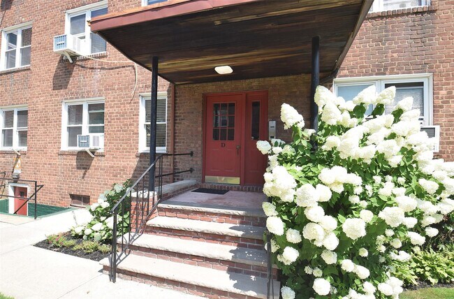Building Photo - 275 Maple Ave