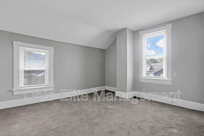 Building Photo - 341 E Markison Ave