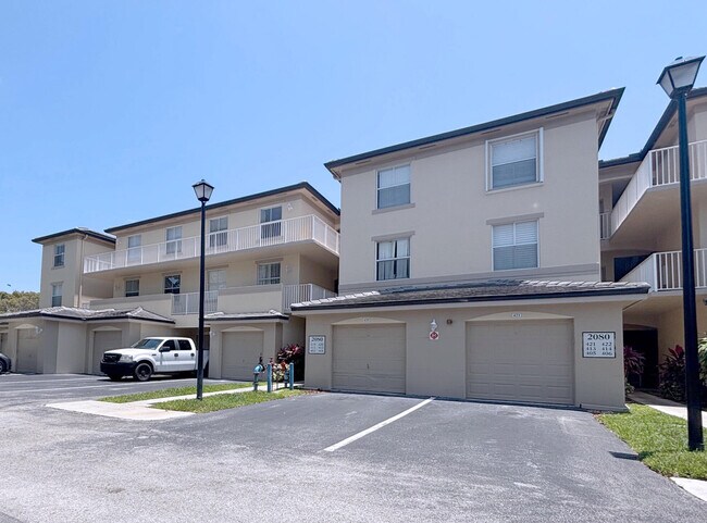 Building Photo - 2080 Greenview Shores Blvd