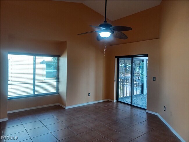 Building Photo - 5515 SW 12th Ave