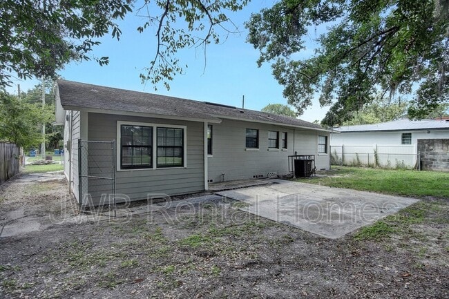 Building Photo - 2909 Aubrey Ave