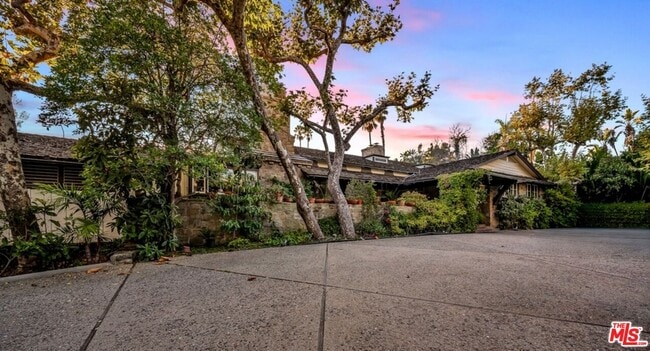 Primary Photo - 829 Whittier Dr