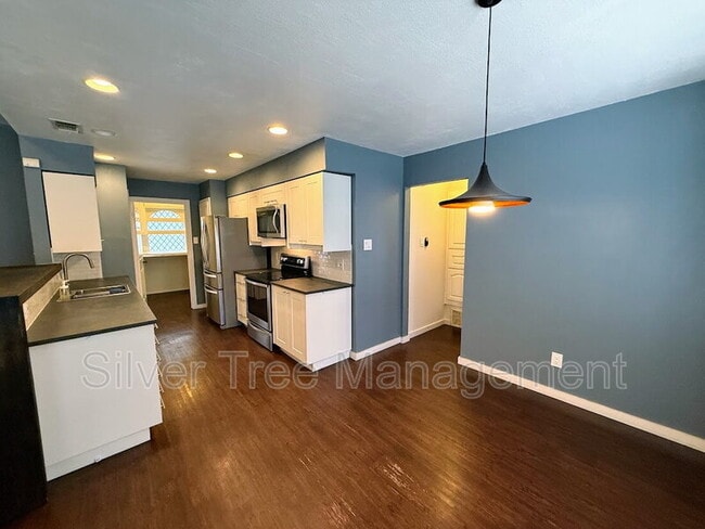 Building Photo - 7716 Pampas Dr