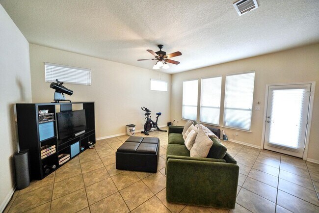 Building Photo - Stunning 3-Bedroom Home with Office in Charleston Parke, Cibolo - Realtor Commission offered: $500