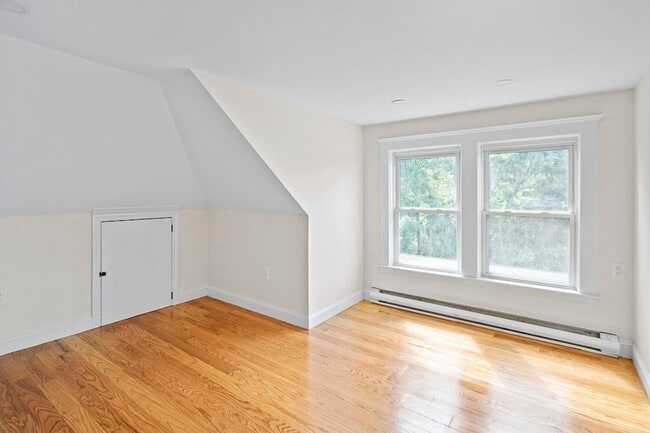 Building Photo - 57 Yale St