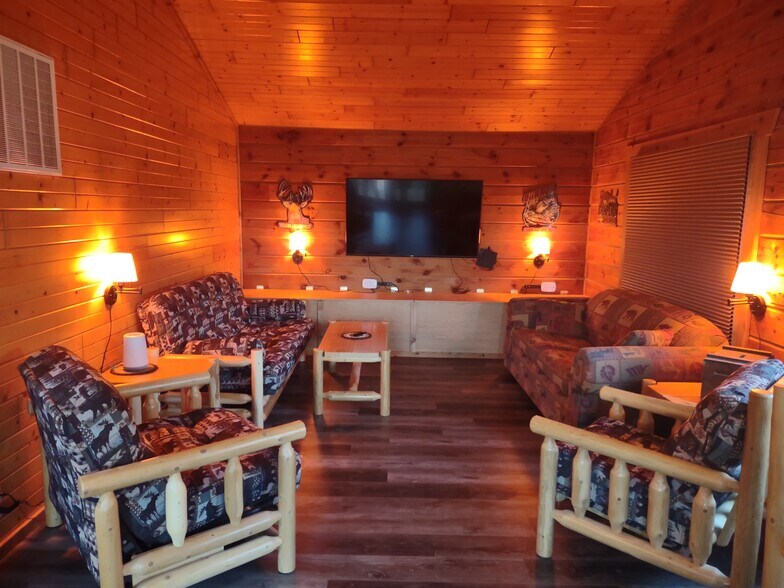 Livingroom - 424 Overlook Ct