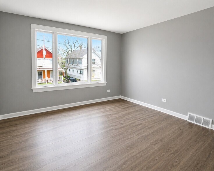 Building Photo - 1117 E 9th St