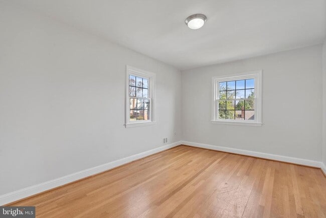 Building Photo - 2426 N Powhatan St