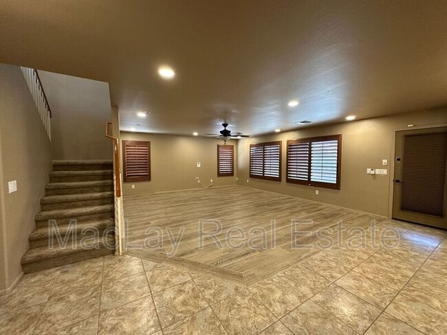 Building Photo - 1383 E Kingman Pl