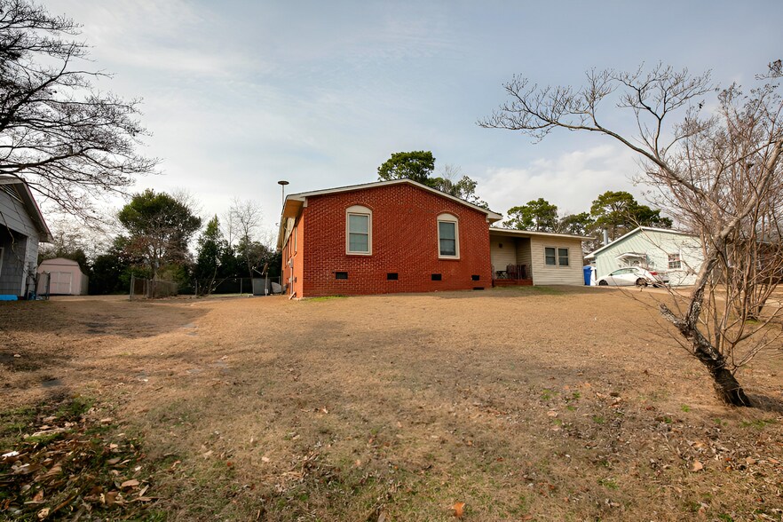 Building Photo - 1722 Shiloh Dr