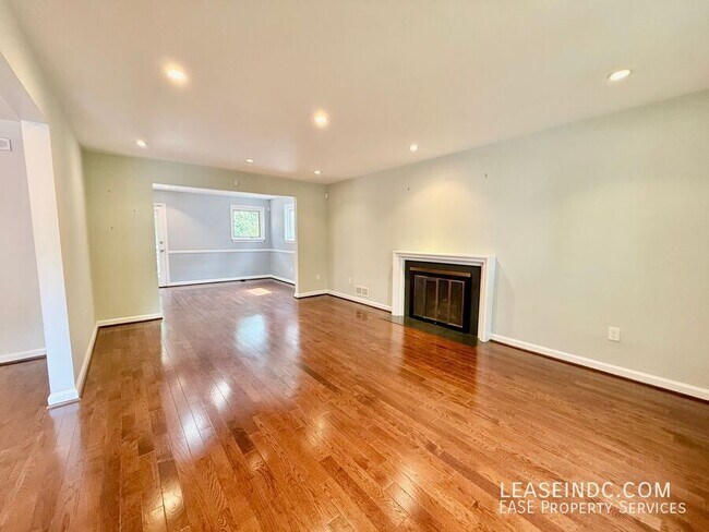 Building Photo - 4439 Springdale St NW