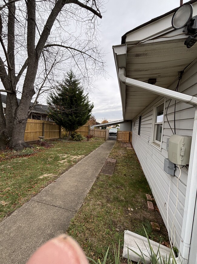 Building Photo - 53 Pinewood Dr