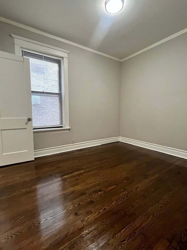 Building Photo - 7421 S Eberhart Ave
