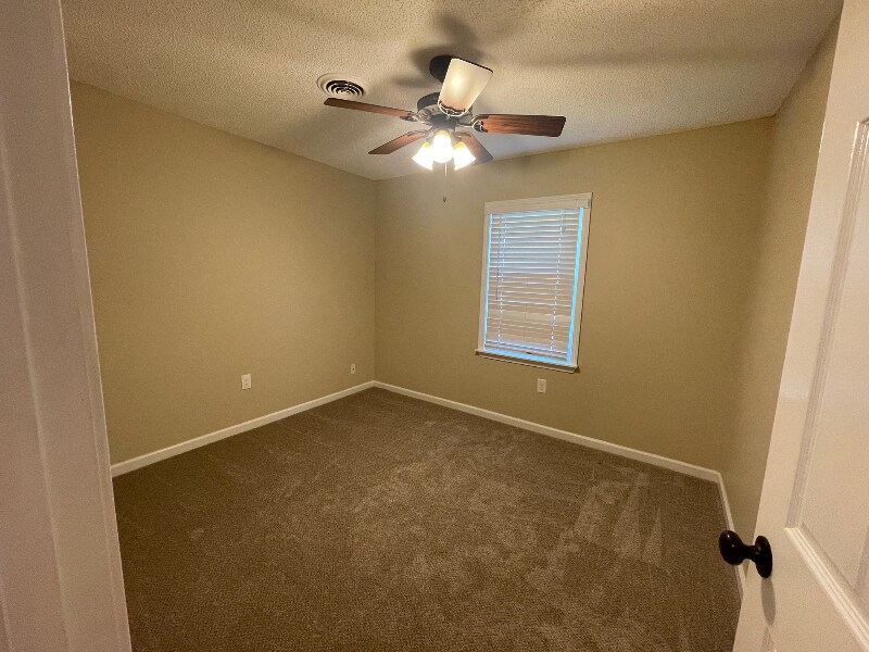 Building Photo - 103 Rocky Dr