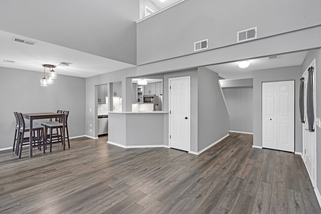 Building Photo - 730 Hamilton Ct