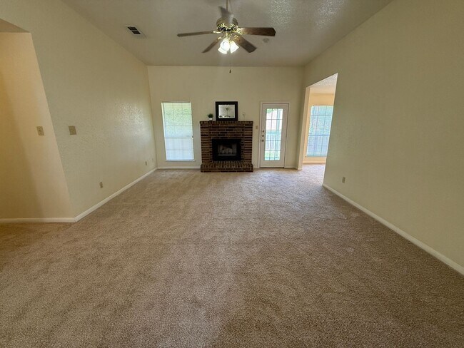 Building Photo - 1815 Diana Ln