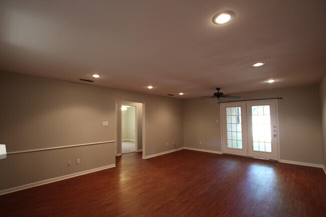 Building Photo - Langley Westminster Duplex