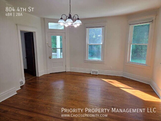 Building Photo - 804 4th St