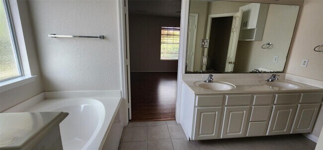 Building Photo - 9710 Fieldbloom Ln
