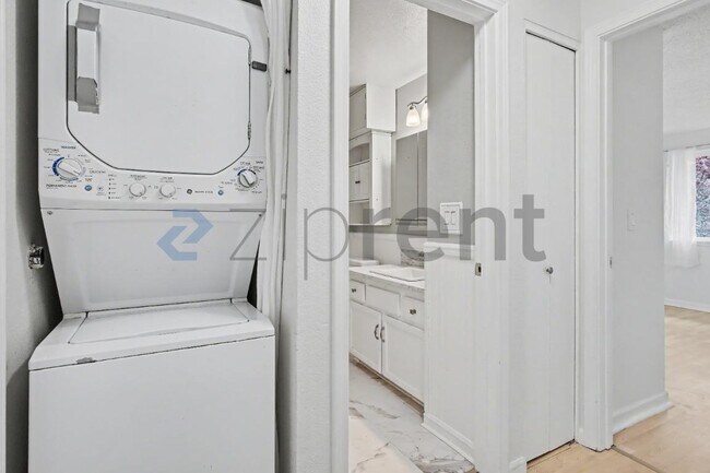 Building Photo - 5160 SW 180th Ave