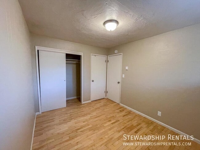 Building Photo - 2120 W 18th Ave