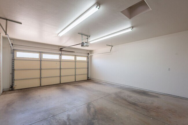 Building Photo - 3615 E Calle Alarcon