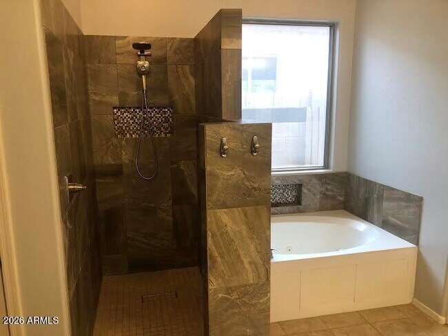 Building Photo - 2434 W Red Range Way