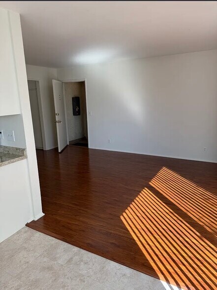 Building Photo - 14551 Vose St