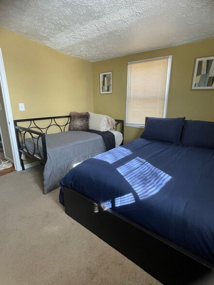 Building Photo - 888 W Lombard St