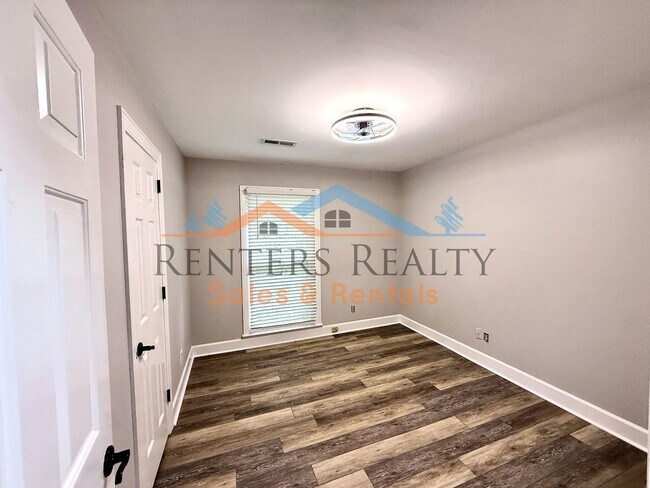 Building Photo - 2 Bedroom Condo on Chapman Mountain