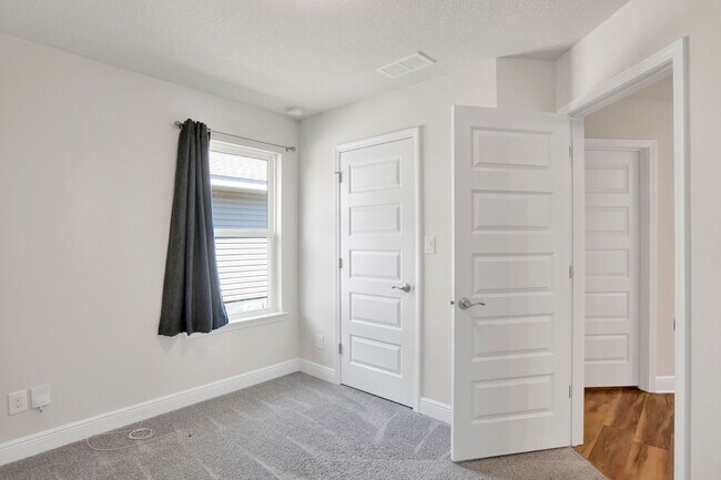 Building Photo - Beautiful 3 Bed 2 Bath Home Centrally Located in Pensacola