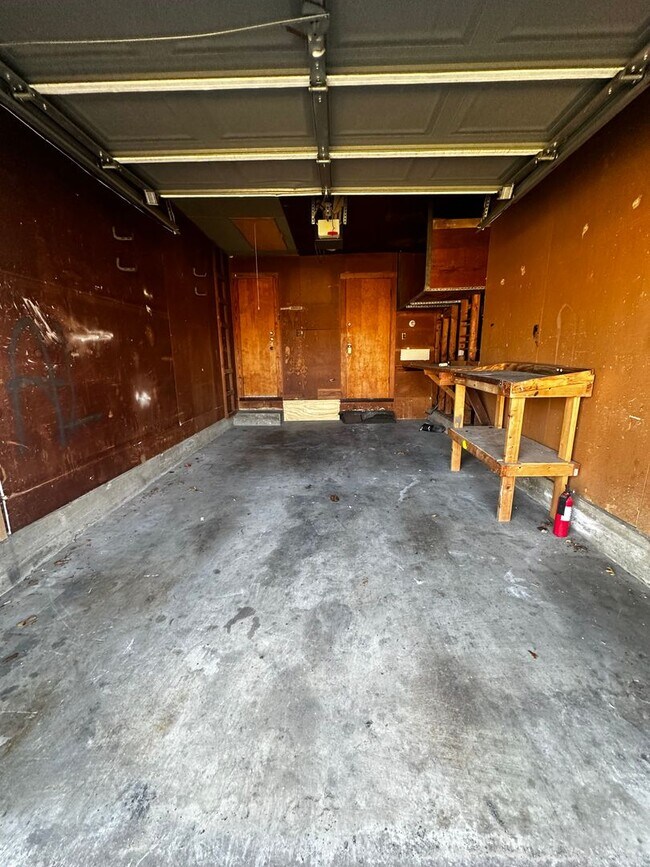 Building Photo - 3 bedroom 1 bathroom with 1 car garage in 76107