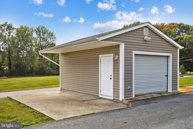 Building Photo - 5079 Muddy Creek Rd
