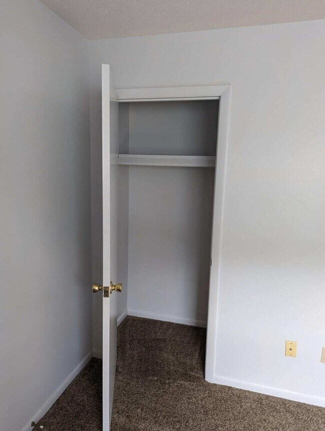 Building Photo - Apartment for Rent