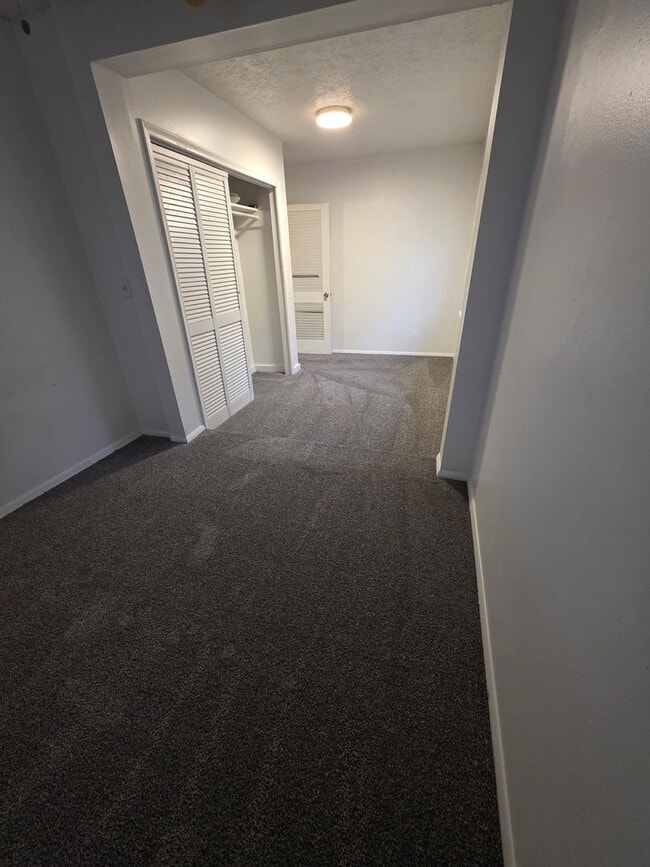 Building Photo - One Bedroom Ranch Style Home!