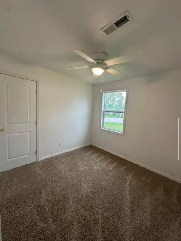 Building Photo - 16625 S Broadway St