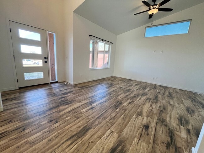 Building Photo - 4 Bed/3.5 Bath with 4 Stall Heated Garage!