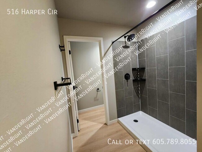 Building Photo - 516 Harper Cir